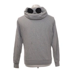 CP Company goggles hoodie - Gott skick men använd. Låt den inre huliganen komma ut.  [SWISH / används vid betaling] [SPÅRBAR FRAKT / finns möjligt]