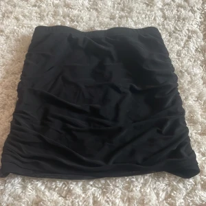 Kjol - Svart kort tight kjol ❤️