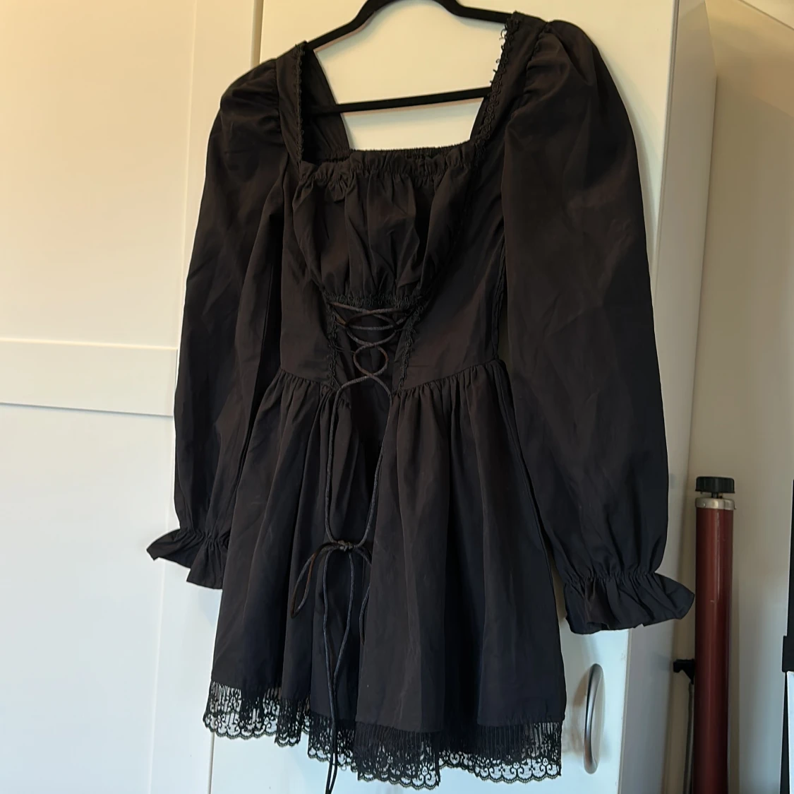 Svart piffig klänning 