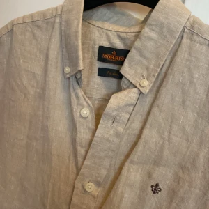 Kortärmad linneskjorta Morris - Mycket bra skick. Säljes pga för liten.