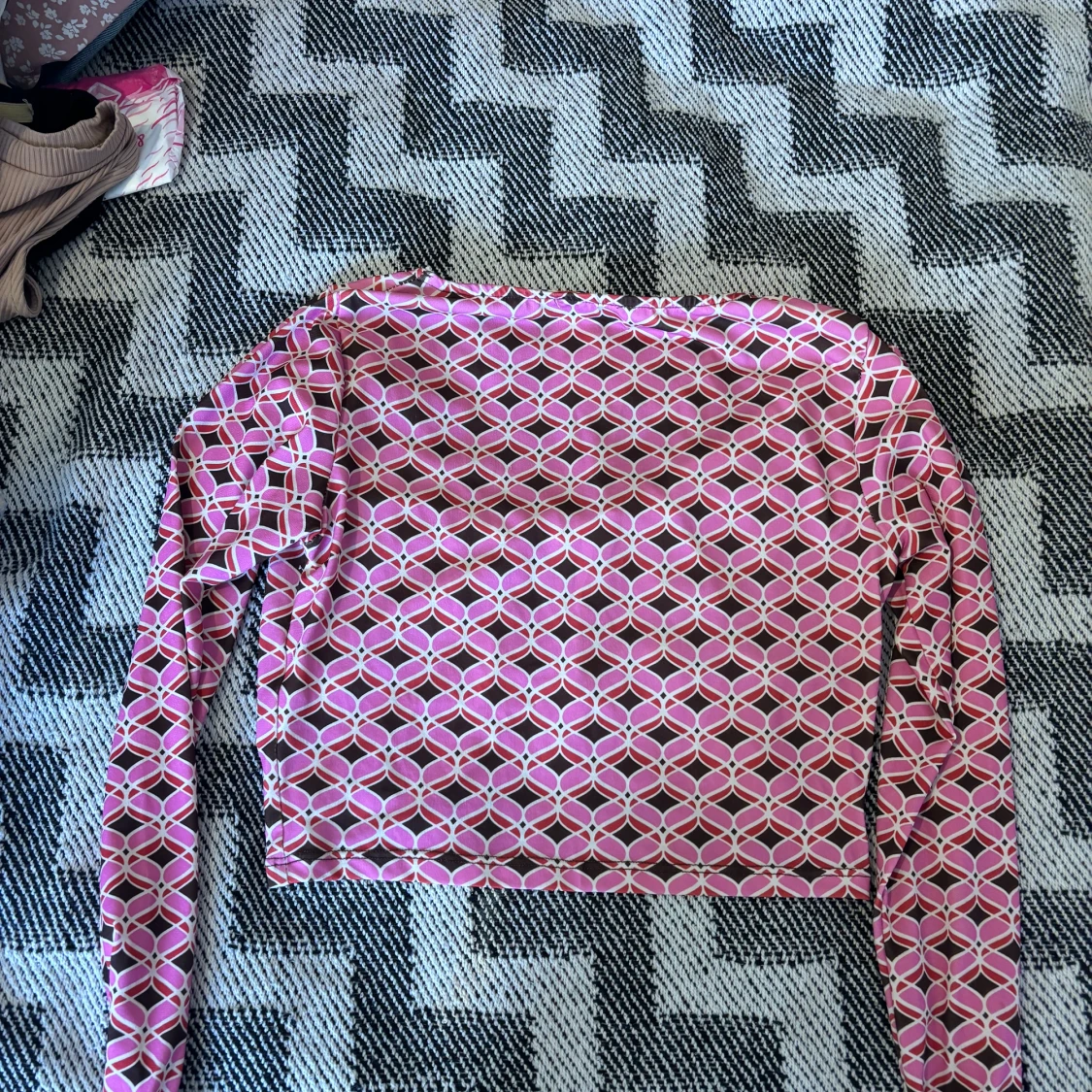 Rosa crop top med nyckelhålsdetalj - 91