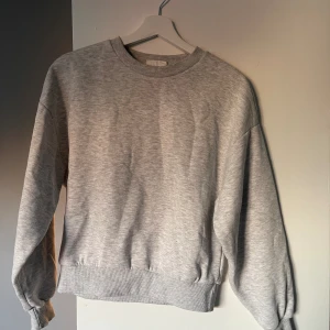 Tjock tröja - Bra skick, använd några få gånger 