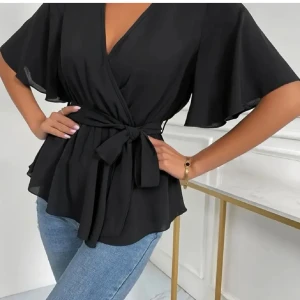 Blus/topp - Jättefin blus i storlek S! Helt ny endast testad! Nypris 285kr💕