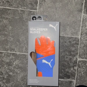 Målvaktshandskar  - Aldrig använda, pris går att diskuteras