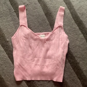 Vacker rosa topp - Fin rosa topp från even&odd!! Aldrig använd och i bra skick, skulle gisss på storlek S ❤️
