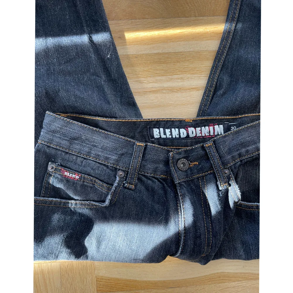 Knappt använda jeans som legat i garderoben ett tag! Storlek: 30 Inköpspris: 600kr. Jeans & Byxor.