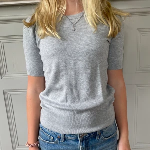 Stickad tshirt zara - Superfin! Säljer för billigt pris! Sparsamt använd 💗