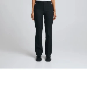 Kostymbyxa VILMA - Modellen Vilma från bikbok  Strolek 38