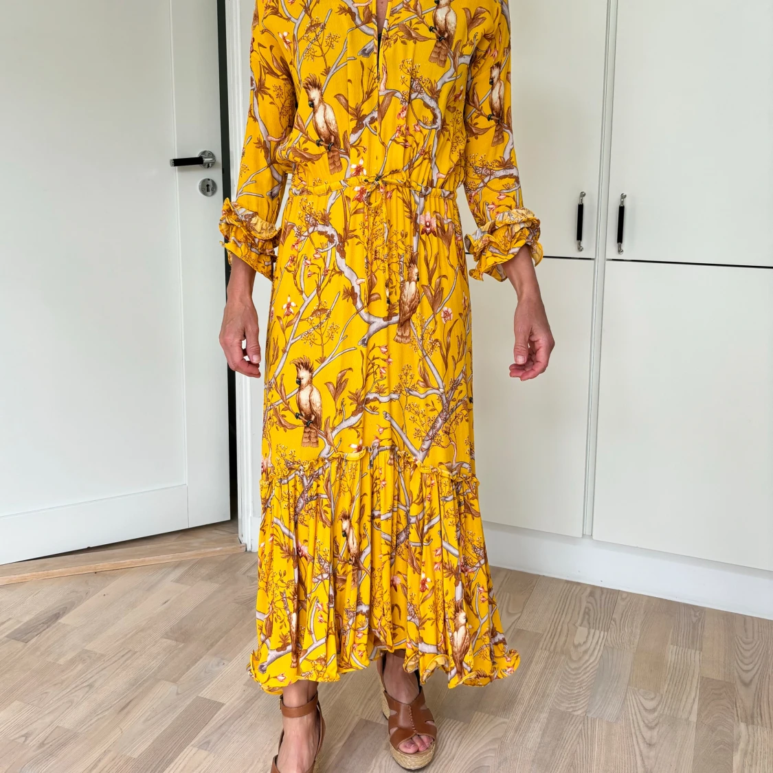 Skön och smickrande klänning med fint fall. - 91