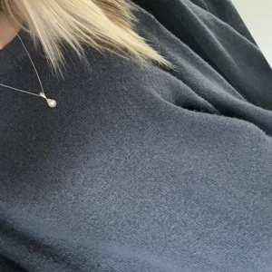 Stickad tröja - Super mysig stickad tröja i en fin blå färg! Kommer inte till användning 🩷