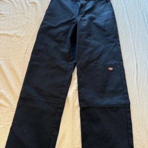 Dickies dubble knee working pants - mörk blåa dickies. storlek w30/l32. sparsamt använda. 