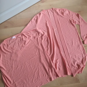 Jumper och kofta.  - . One size. Nyskick aprikos. 