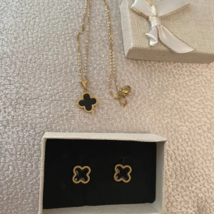 Smyckesset - Helt ny och oanvänd set. Rostfrittstål