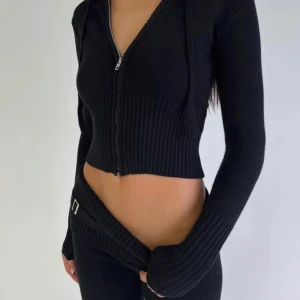 Destiny sett - Säljer tröjan till detta sett då den är lite liter , strl L men passar xs-s, använt 2 gånger 