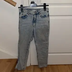 Perfect jeans från Gina tricot använda några gånger för några år sedan men nu ligger de bara i min garderob. Ska säljer för att de är för små för mig. Inga defekter. 