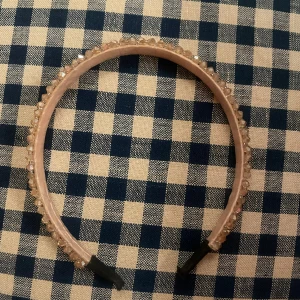 Diadem  - Säljer detta jätte Tjusiga diademet , jätte fint och ha på fest till exempel, 🙌