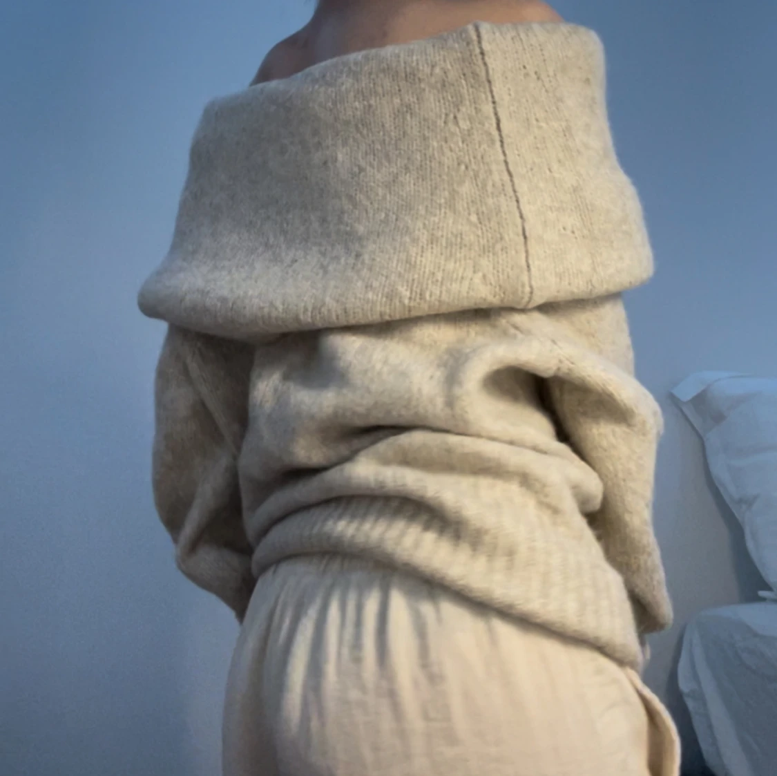 Shoulder off i beige - 90