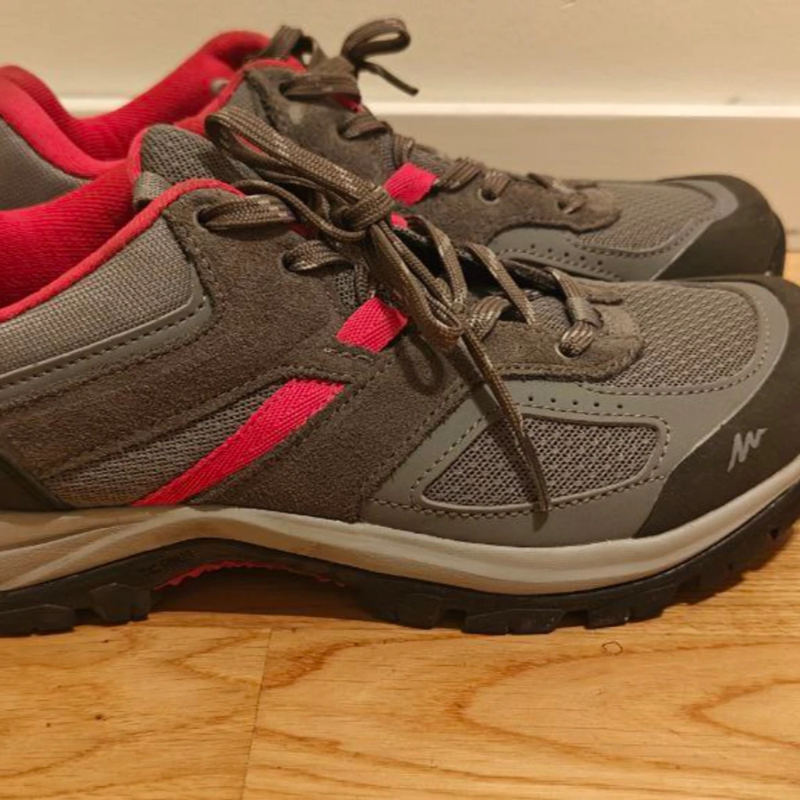 Quechua hiking shoes - new - 90