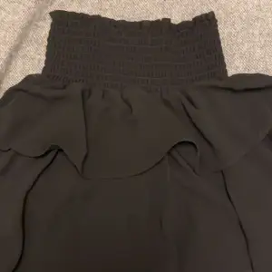 Svart chelsea kjol! Använd 1 gång och som ny!❤️