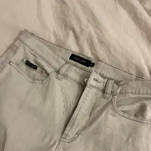 Mom jeans i storlek 40 Priset går att diskutera  Köparen står för frakten   
