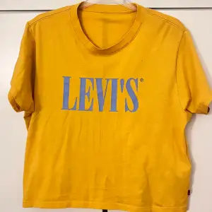 Äkta Levi’s T-Shirt i storlek 36/S i bra skick. 