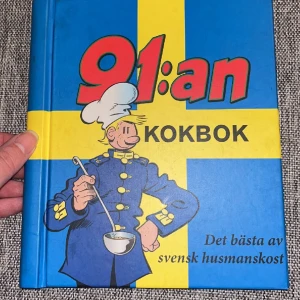 Kokbok svensk husmanskost för barn - Kul kokboksförfattare äldre barn med svensknyusmanskostbovh serier av 91an! Fint skick!