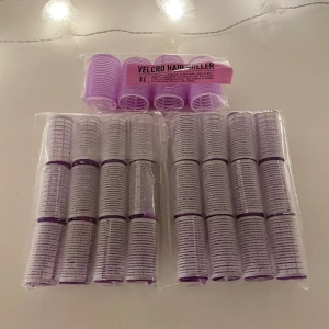 Hair rollers - Hair rollers, endast använt de 4stora och sen 4 av de lite mindre en enda gång, så de är som nya, funkar jätte bra men jag är för lat, de stora är ifrån åhlens och resten shein, 100kr för alla