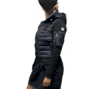 Moncler Cardigan  - Passar XS & troligen S  Som ny, inga defekter 💕A-kop, NFC & Qr-kod finns