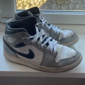 Hej! Säljer mina Jordans då dom inte kommer till användning. Blåa original skosnören medföljer (dm för bild) Storlek 41. Pris kan diskuteras 