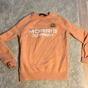 En korallfärgad Morris tröja!