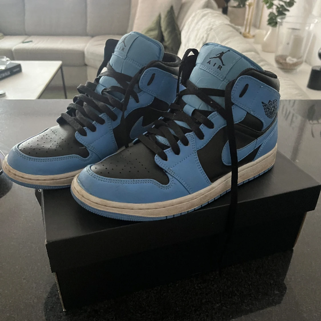 Jordan 1 mid blå