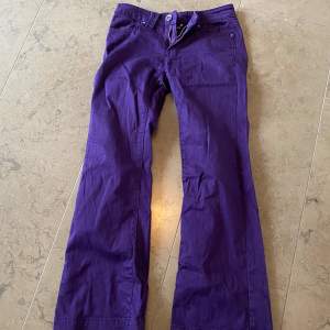 supercoola lila jeans i storlek xs/s 