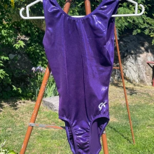 Gymnastik dräkt  - Fin gymnastik, lappen är bortklippt. Kontakta vid frågor( köparen står för frakten) ❤️