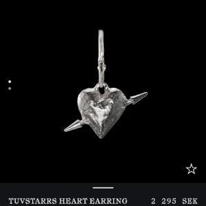 Marianilsdotter örhänge - Intressekonflikt på mitt nästintill oanvända örhänge, köpte får ca 1 månad sen men vill ha ett annat o behöver pengarna😅 Som ny verkligen, box får man med