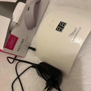 Led/uv lampa  - Hej nu säljer jag min fina led/uv lampa då jag slutat med naglar. Lampan är så gott som ny använd ca 2 gånger endast.  Finns att hämta i Göteborg 