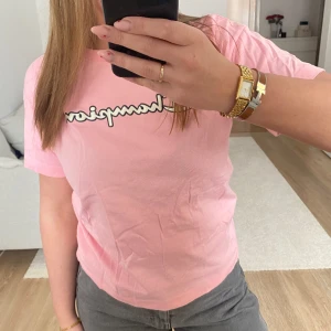 Champion  - Söt tshirt från champion, liten i storleken 