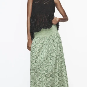 Kjol - Säljer denna kjol som är superfin! Den är tyvärr för kort på mig, är 175 cm. Den är perfekt till sommaren och har såå fin färg😻😫💞 är slutsåld online 