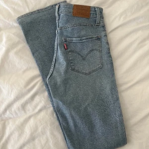 Lowwaist Levis Jeans  - Lowwaist Levis Jeans som är i väldigt gott skick. Storlek 24x32 men skulle säga att dom motsvarar xs/s. Skriv vid frågor💕💕