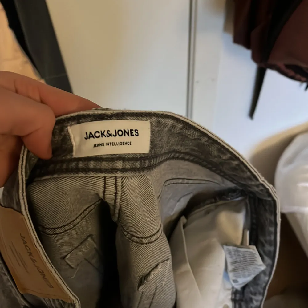 Fina Jack and Jones jeans Säljer pga att dem var för stora Bra skick. Jeans & Byxor.