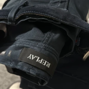 Feplay anbass - riktigt feta Replay anbass jeans lite använda nästan nyskick. Vid frågor ta bara kontakt.