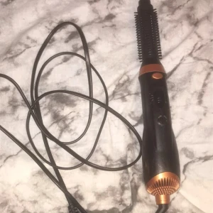 Värmeborste  - Har använt den en gång, den funkar jätte bra🥰