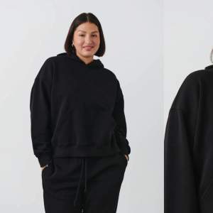 Säljer min svarta populära hoodies från Gina! Använd en del men har inga defekter. Köpt för 359kr säljer 230kr❤️skriv om ni är intresserade 