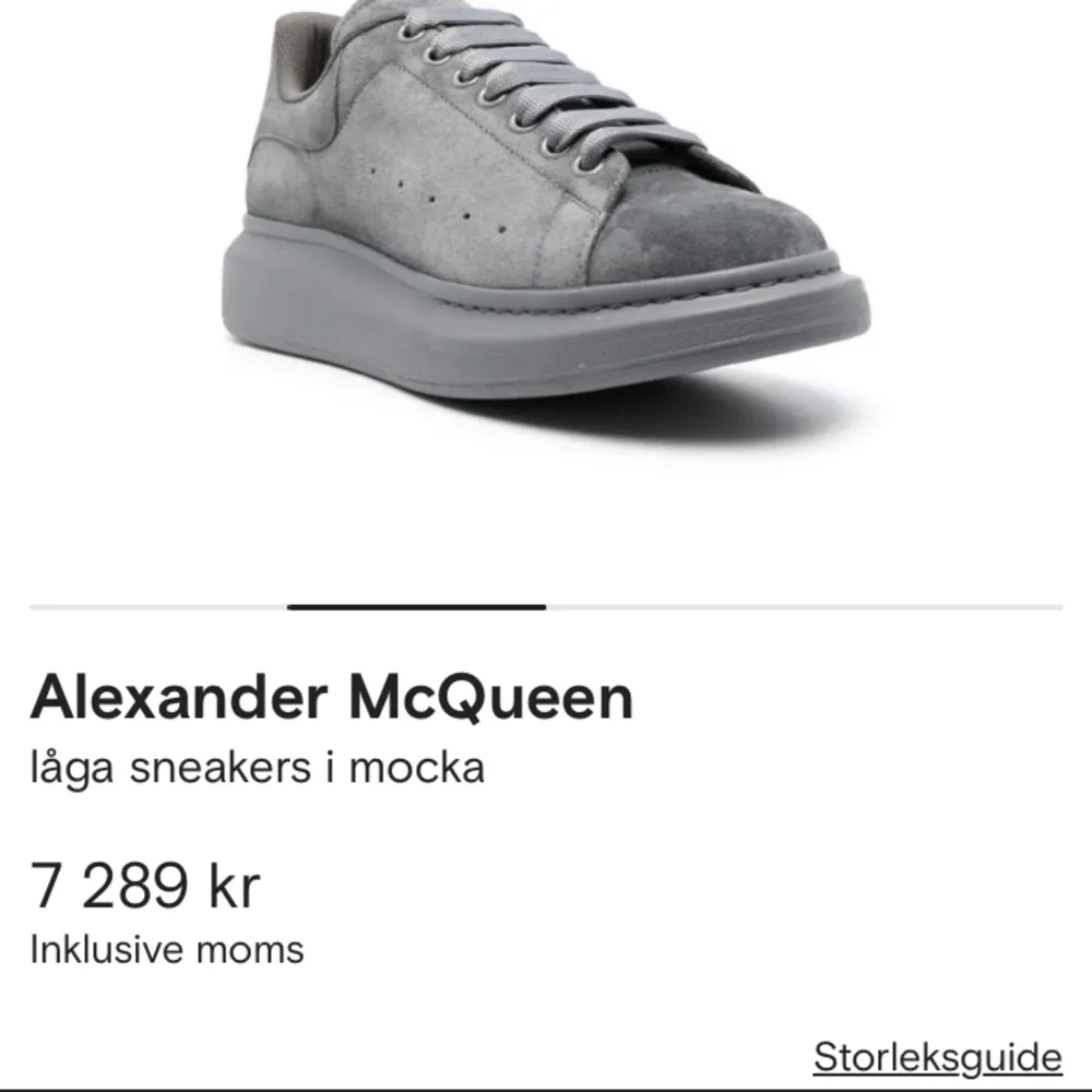 Säljer nu mina Alexander McQueen är inte använda dem så mycket eftersom dem är för små mycket bra skick ny pris ligger 7300kr.. Skor.