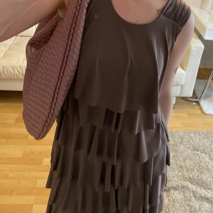 Klänning - Såså fin klänning! Från franska märket ”Lionel Paris”! Frakt tillkommer🌸