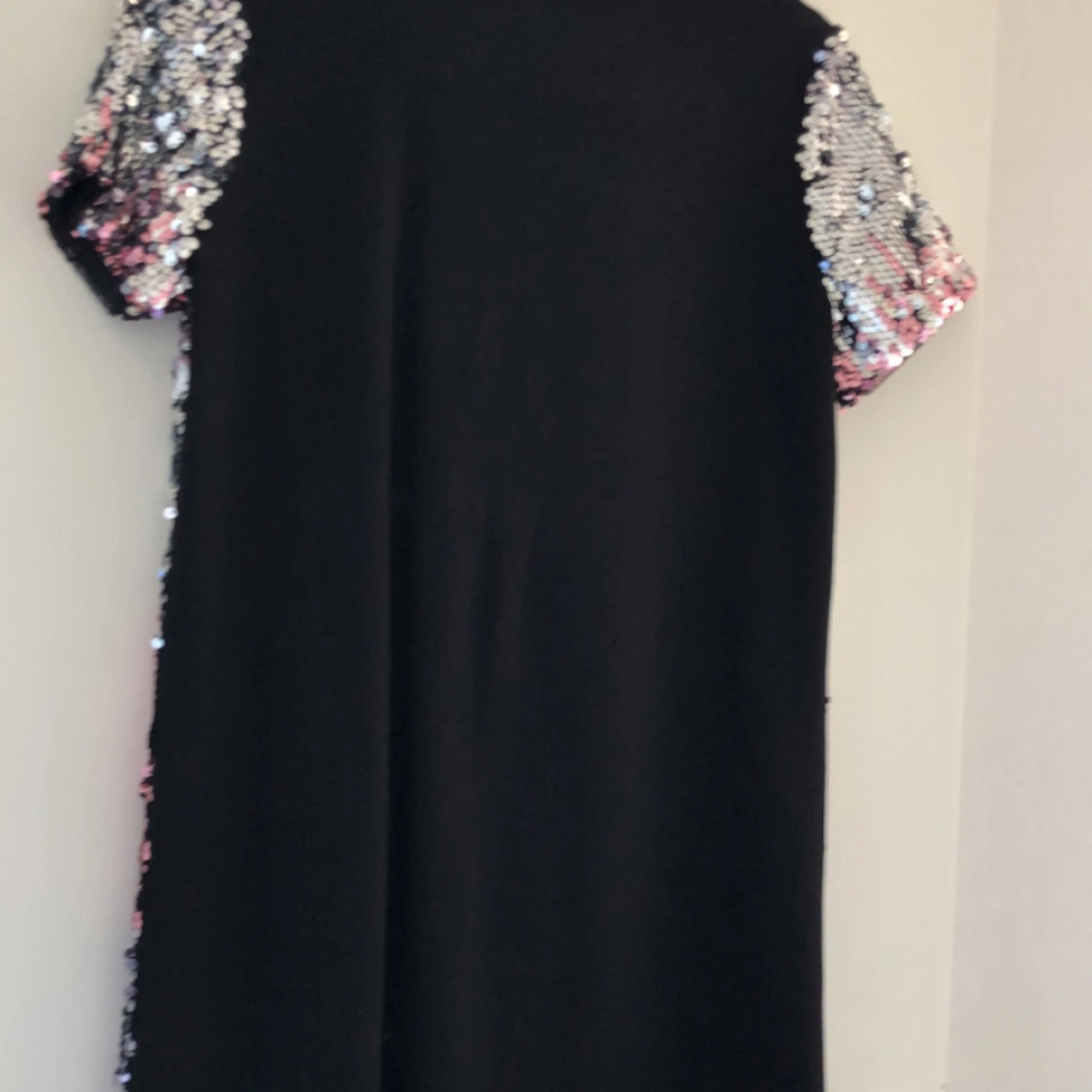 Säljer denna klänning, ej använd  - 91