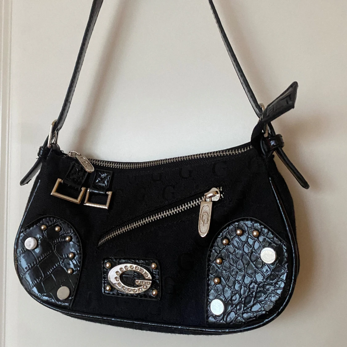 Vintage guess axel / hand väska svart  - 90