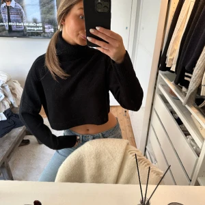stickad polo top från Zara - Super söt stickad polotröja från zara använd fåtal gånger🥰