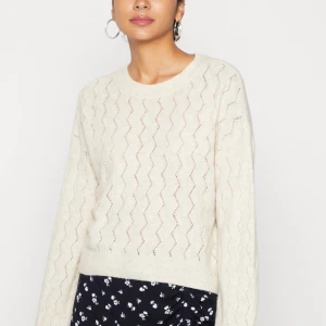 Stickad tröja  - Nästintill oanvänd stickad tröja från Veromoda! 