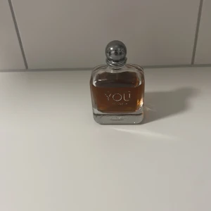 Armani intensley - Korket är lite ostabil. 80 ml kvar pris kan diskuteras 