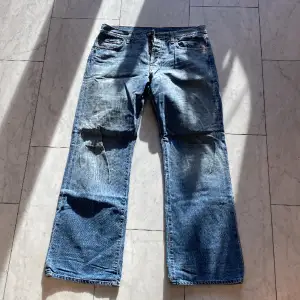 Säljer ett pr seven for all mankind jeans i storlek 34. Passform: oversize/straight.